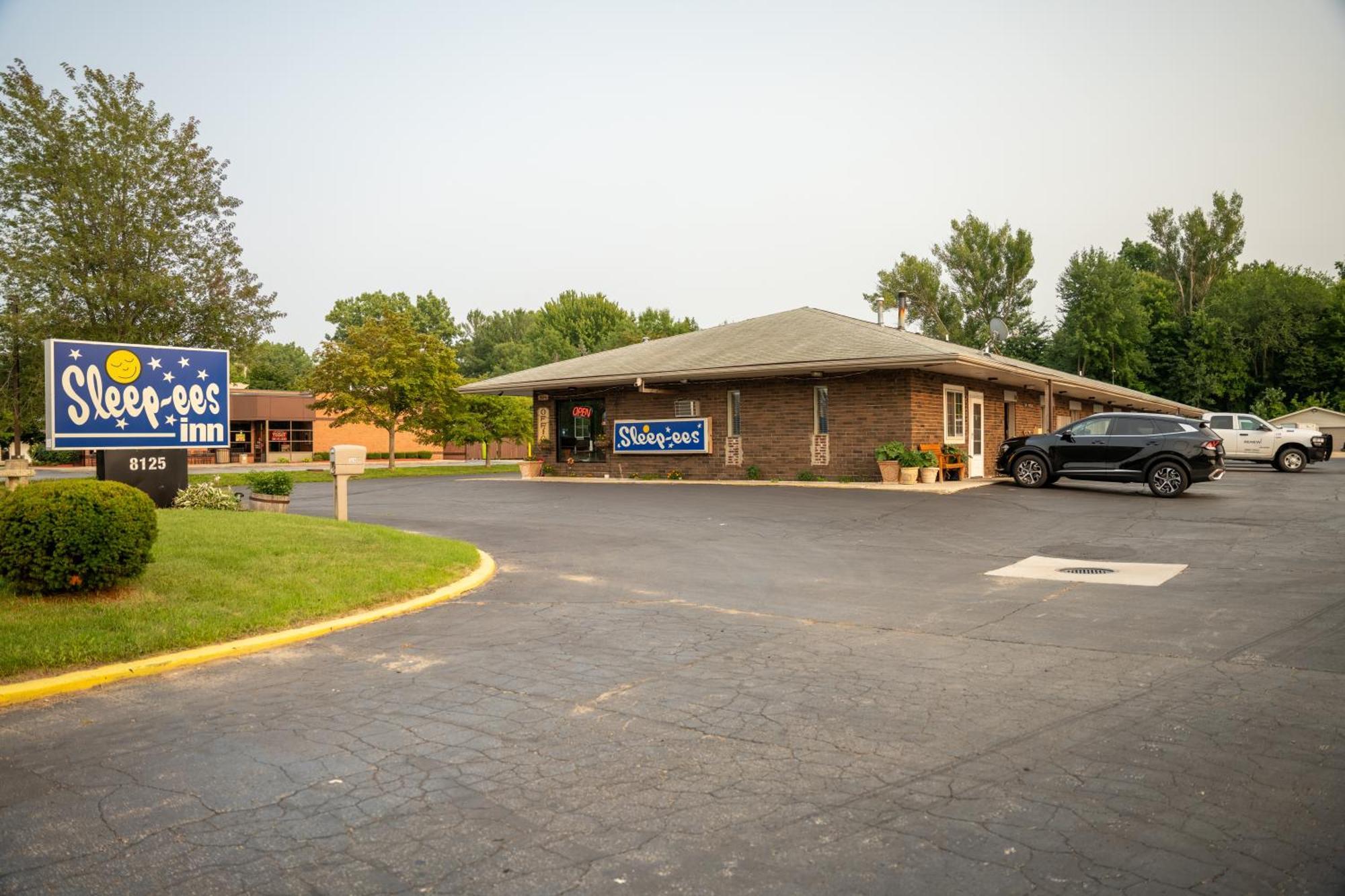 Sleep-Ees Inn, Saginaw & Frankenmuth Eksteriør bilde